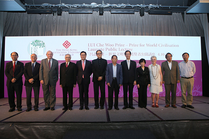 Professor Yuan, Professor Tong and guests at the lecture.